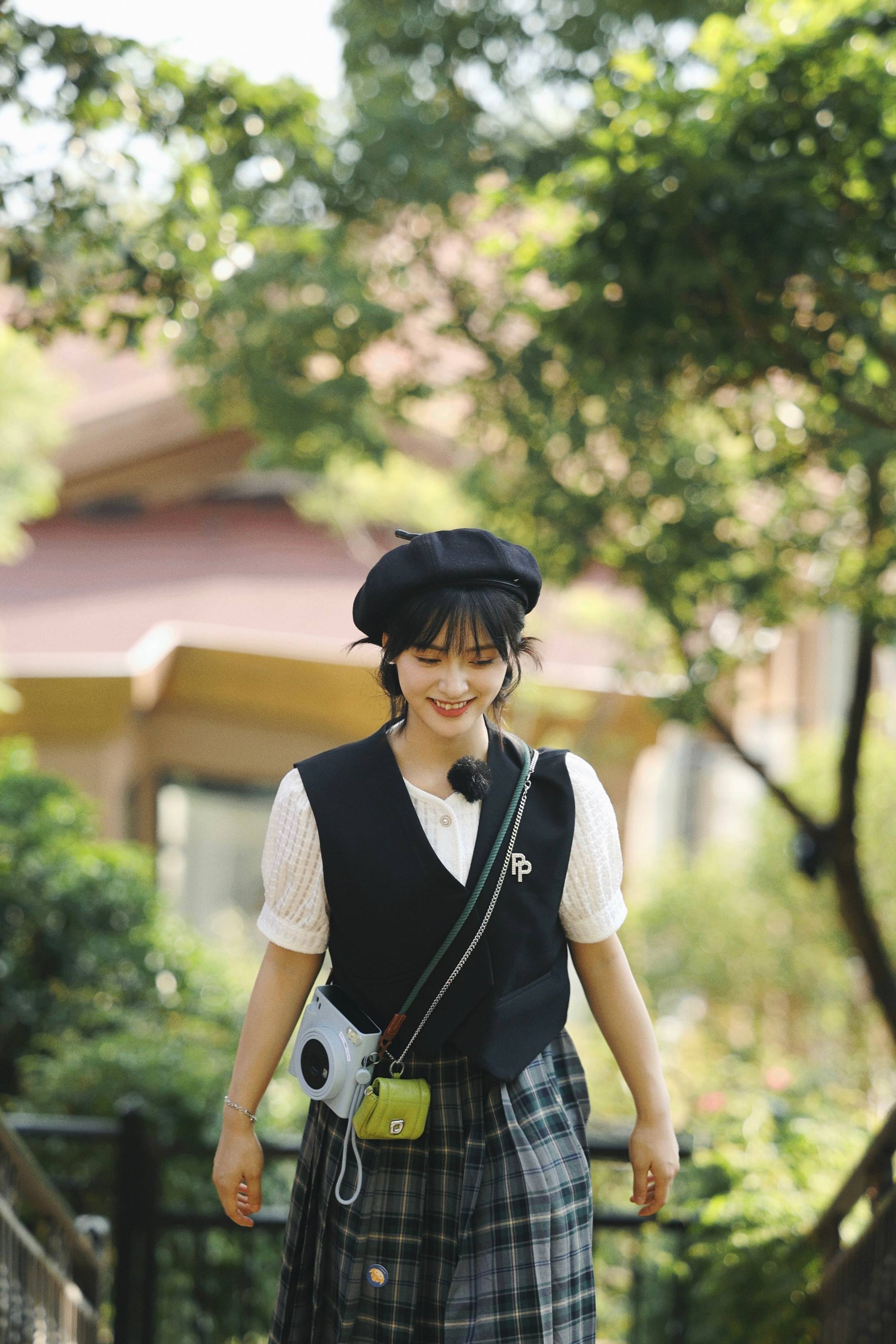 沈月格子裙贝雷帽甜美可爱 日系少女活力满满