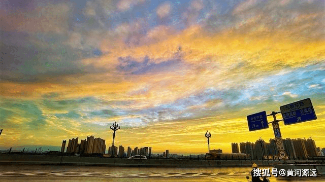 雨后的河南洛阳出现奇景美云，不知惊呆了多少路人？看红烧云之美