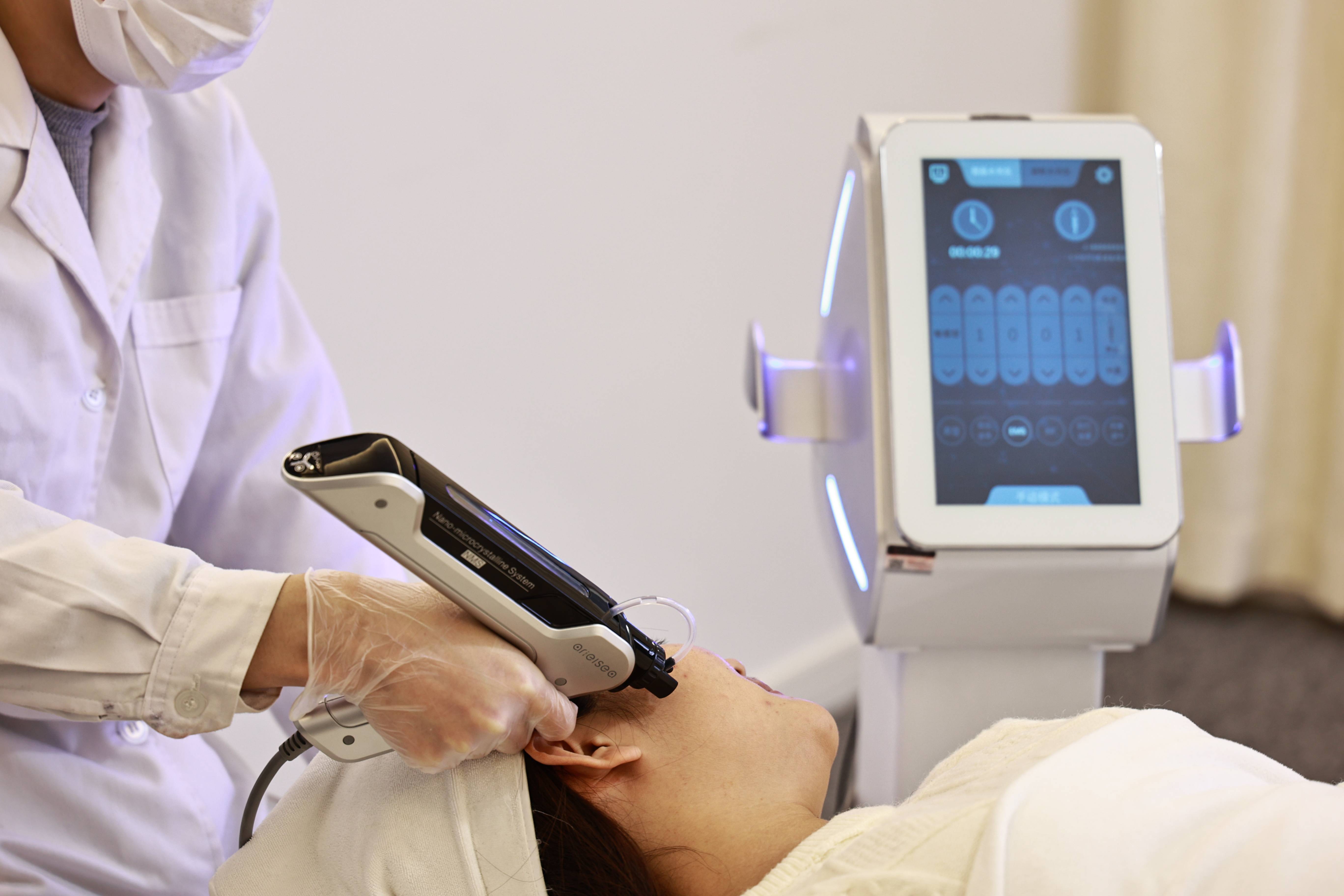 通过搭载美塑疗法这趟"顺风车",已经帮助旗下产品的