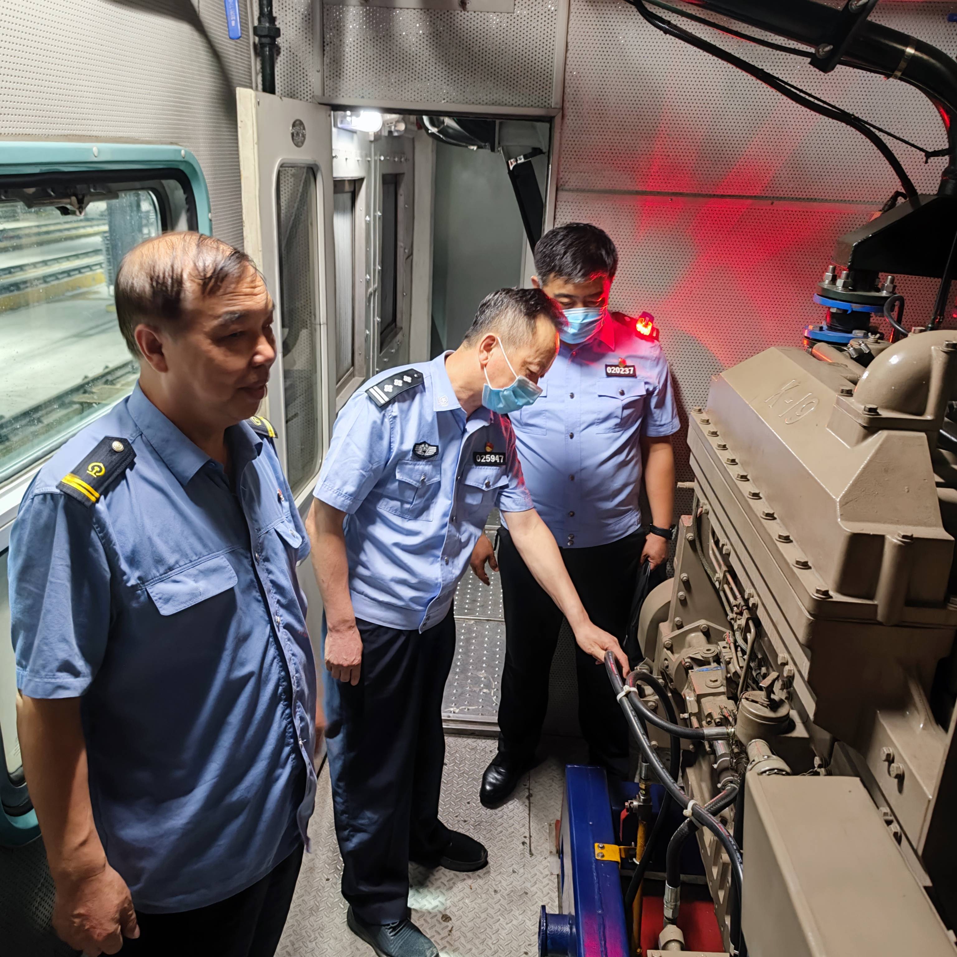 亮起"平安灯" 守护"万家夜" 哈尔滨铁路公安处开展夏夜治安巡查_宣防