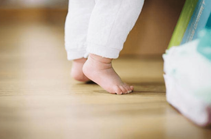 3岁小孩就有扁平足，家长应该给他配矫正鞋垫吗？
