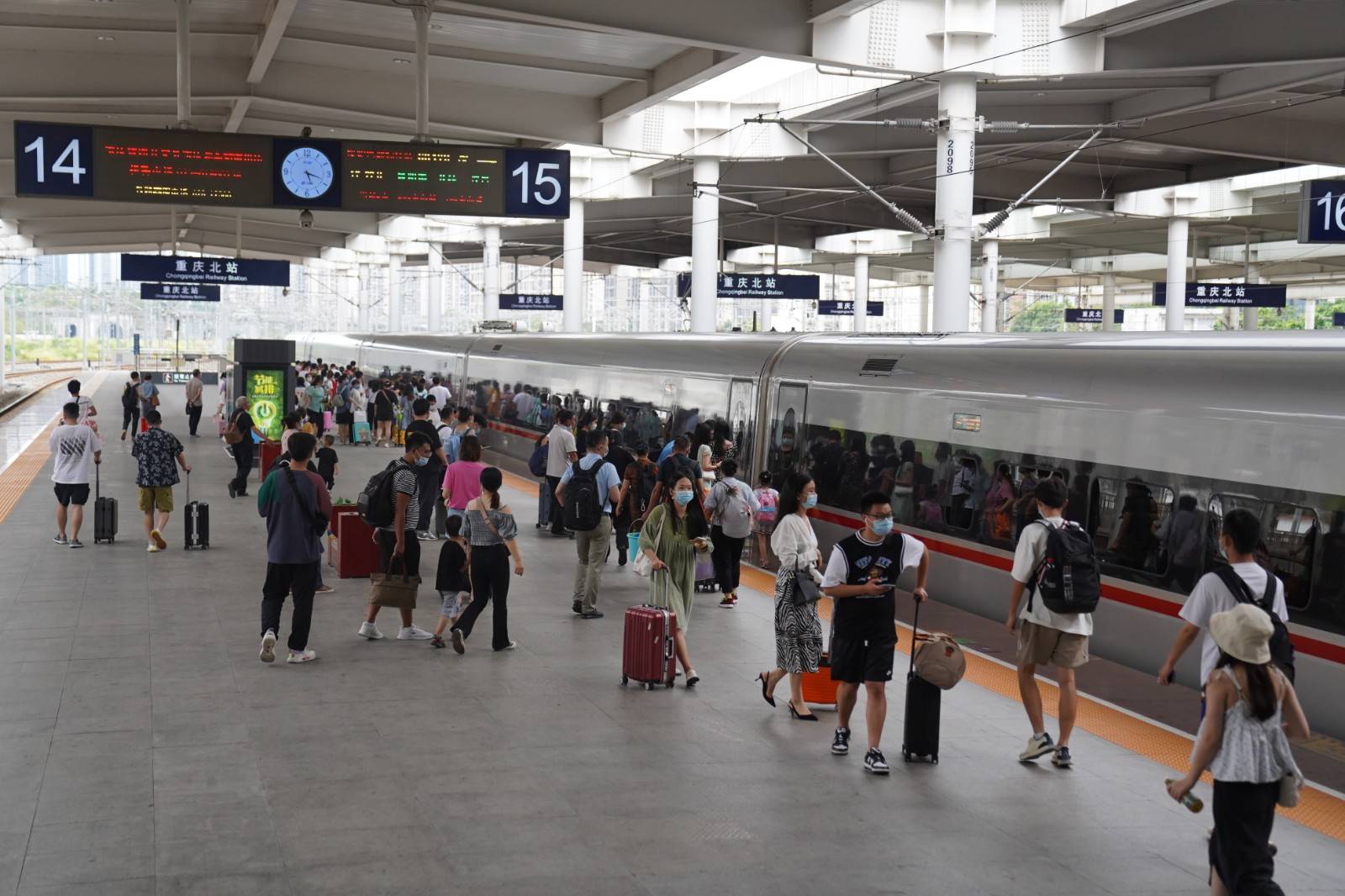暑运首月！重庆火车站发送旅客460.2万人