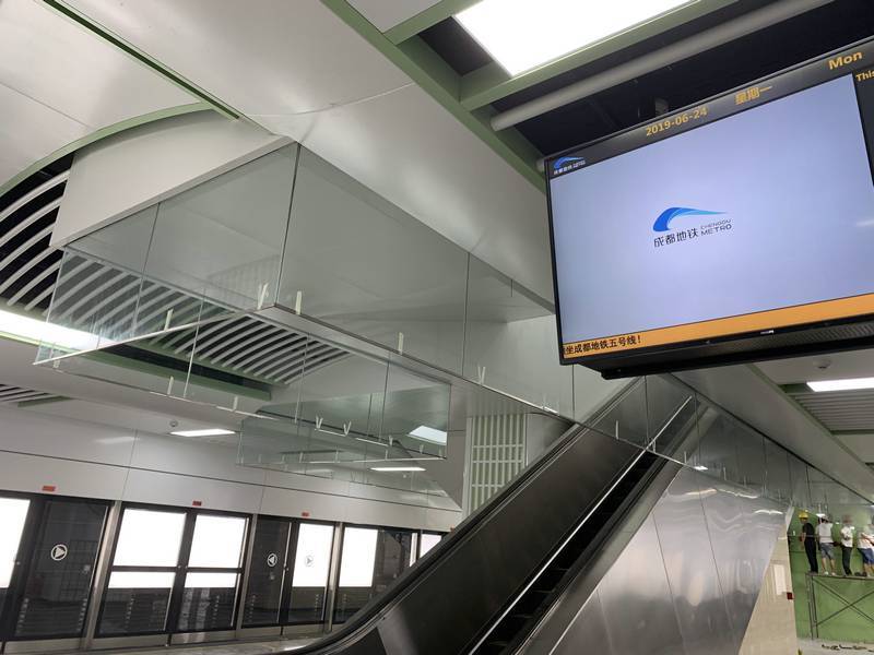 地铁站挡烟垂壁采用哪种材质较好?_分区_区域_站台