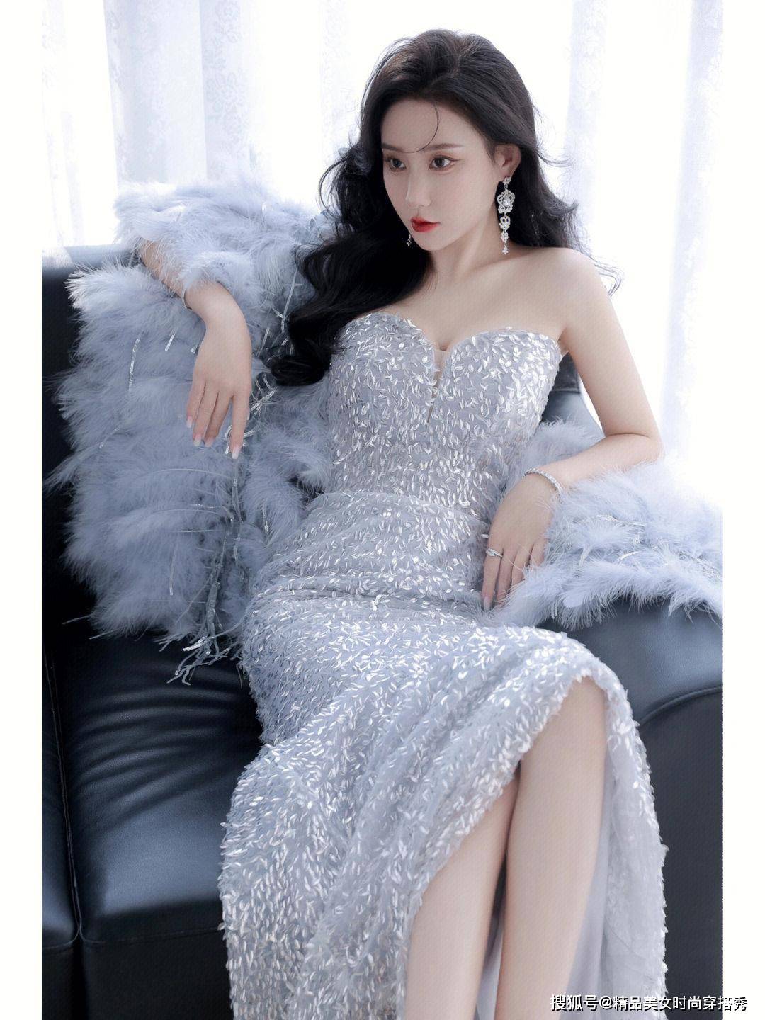 穿抹胸亮片连衣裙的长发美女,满满的性感与奢华-搜狐大视野-搜狐新闻
