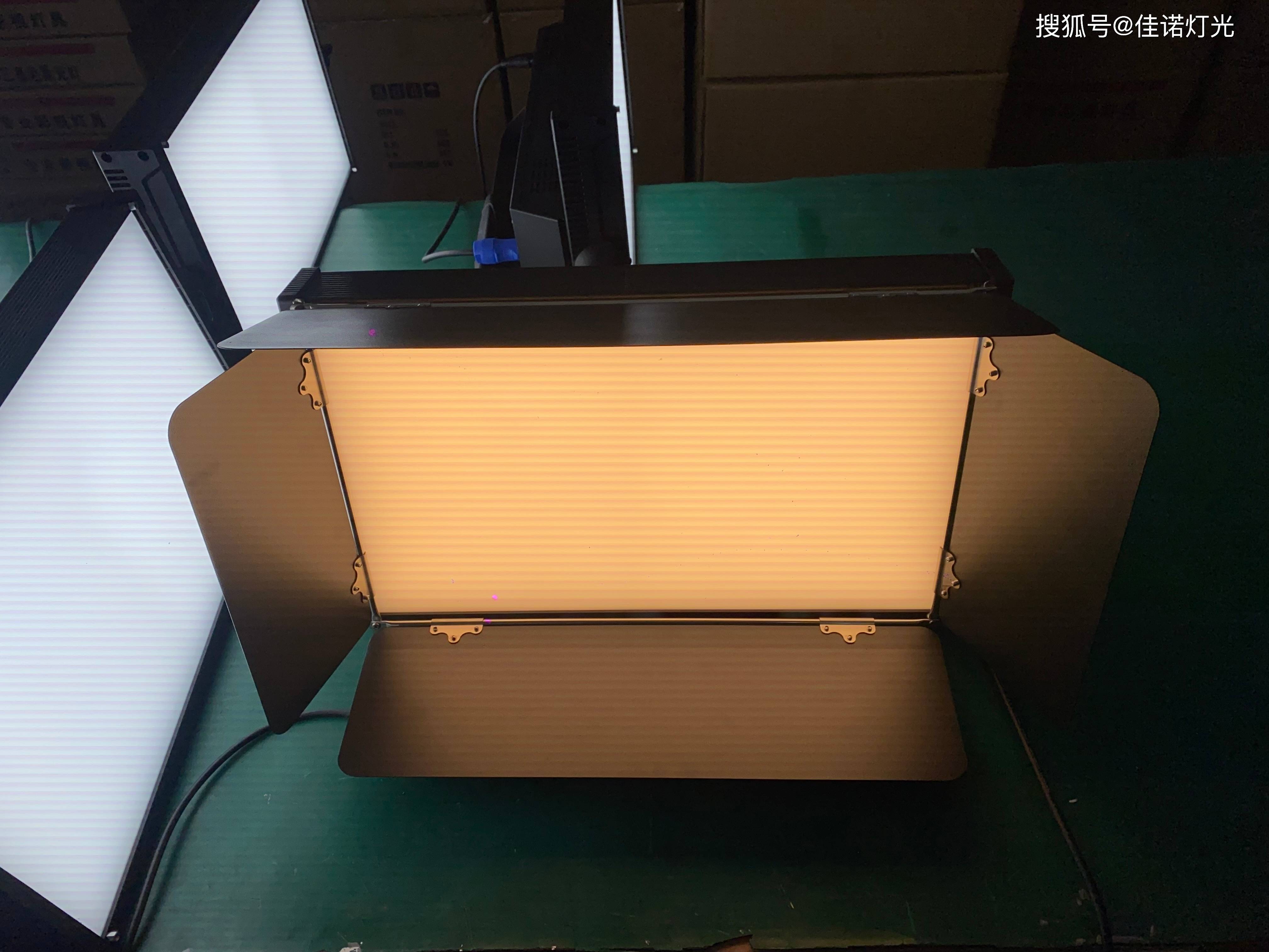 300W三基色LED平板柔光灯-搜狐大视野-搜狐新闻