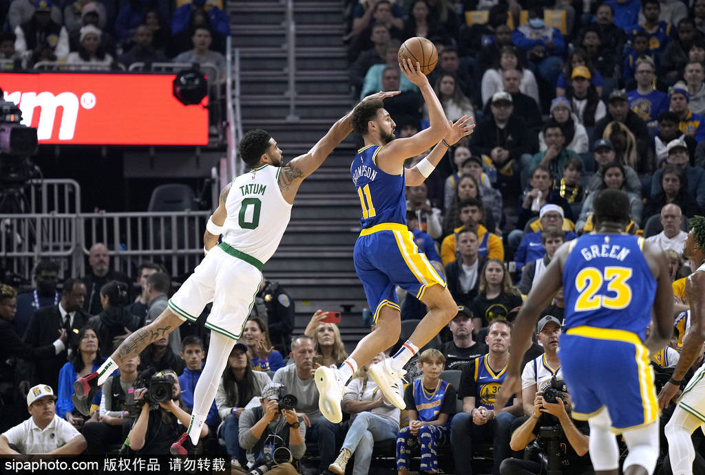 库里穿绿军战袍首秀砍50分引爆北岸花园