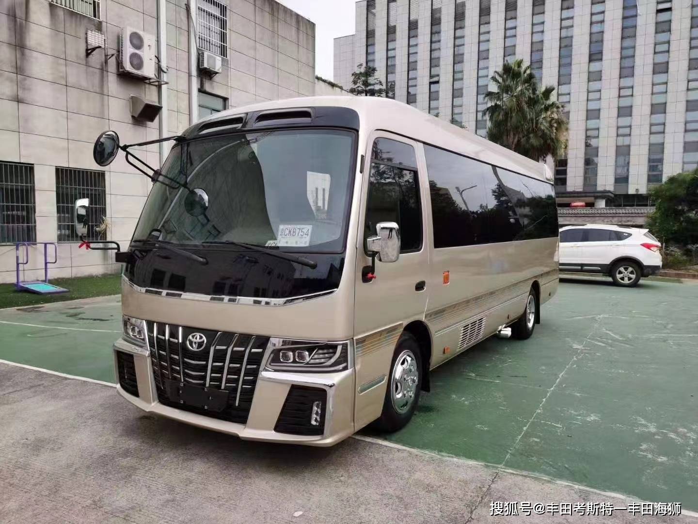 丰田考斯特7座商务车价格 丰田海狮2022款价格