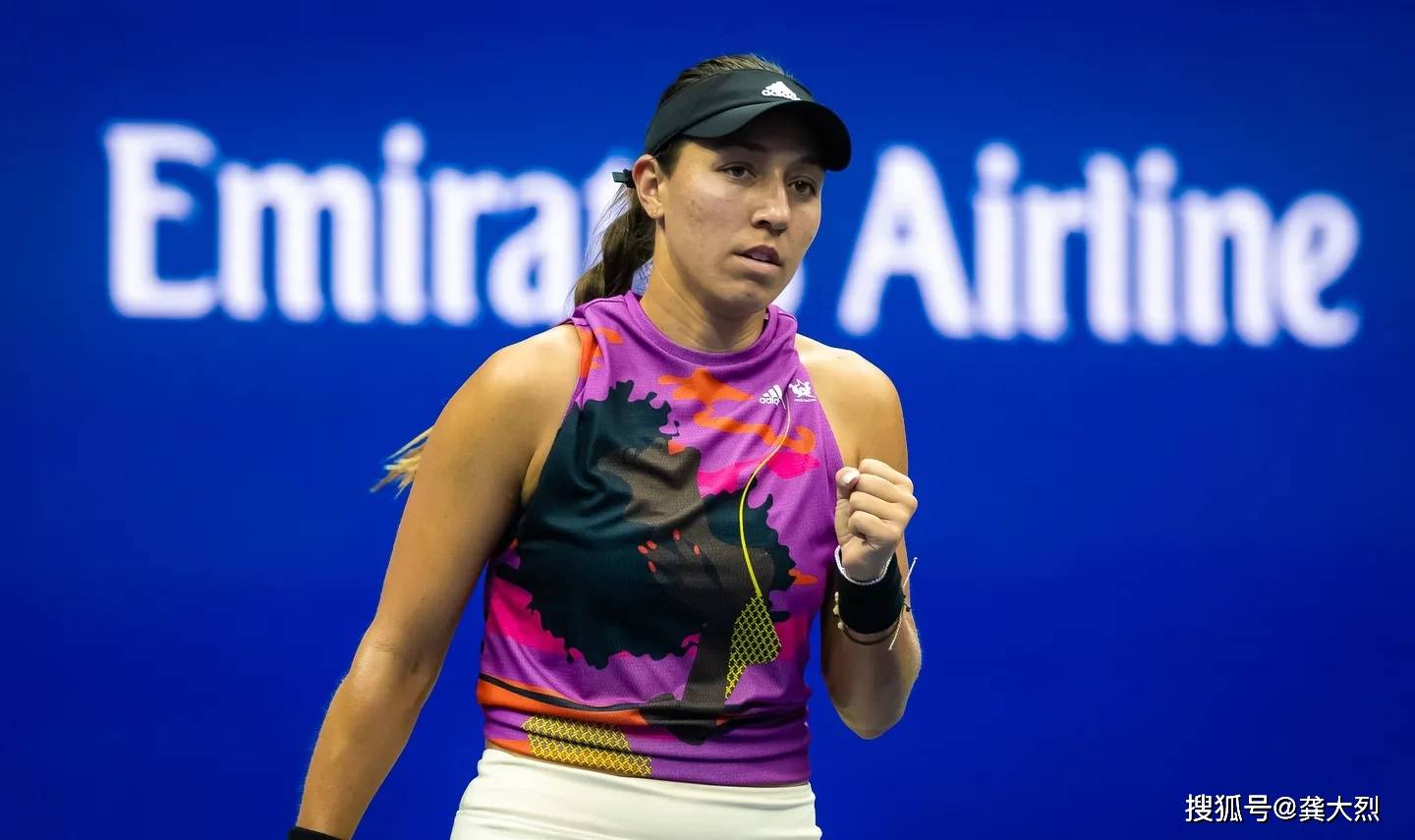 翻译:wta官网专访女金刚纳芙拉蒂诺娃:2023新赛季寄语斯娃 top 5_比赛