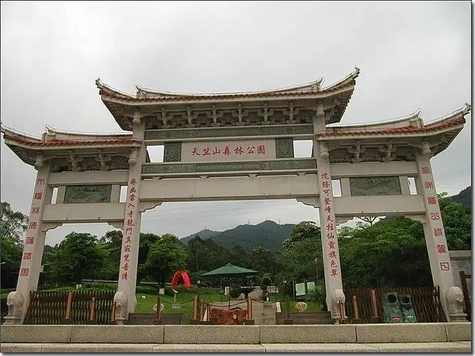 天竺山森林公园西门图片