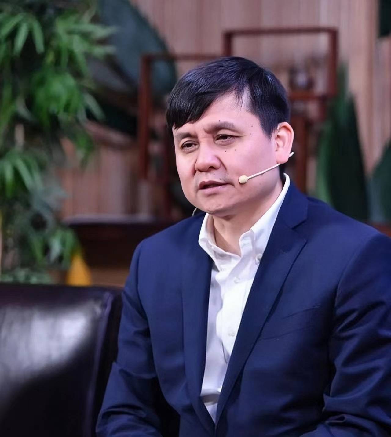 张文宏录音内容被曝光,否认之前治疗方法,还预测将来有数波新冠_医生