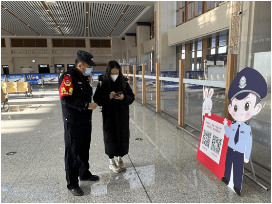 怀铁公安：芙蓉镇铁警多措并举开展春运首日宣传