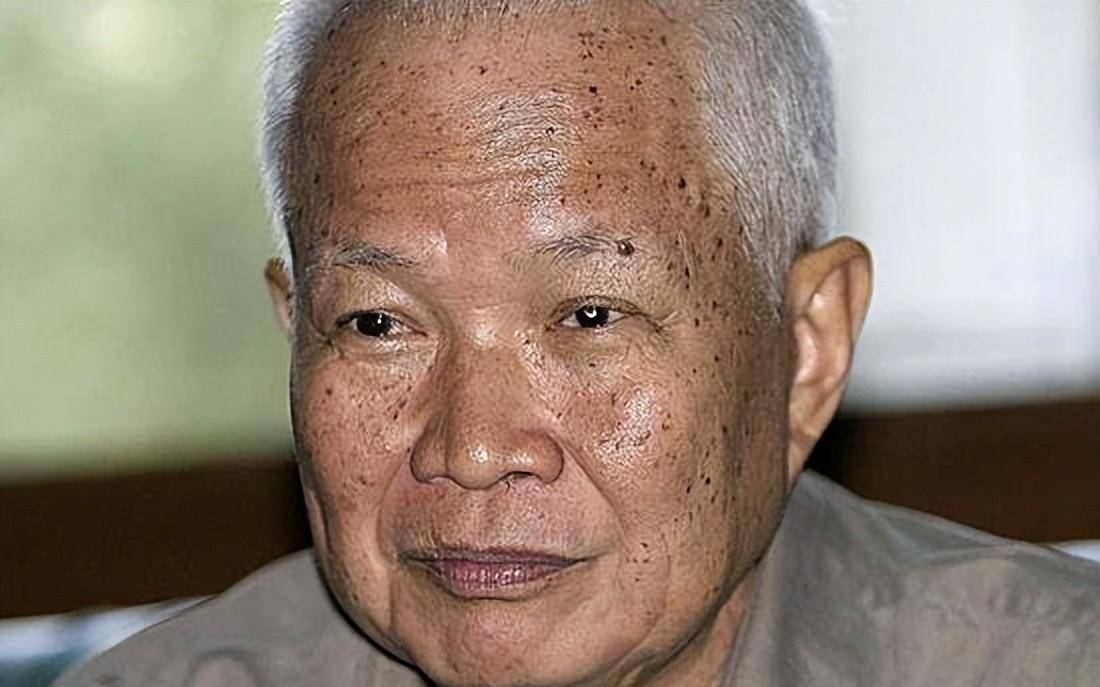 波尔布特和乔森潘都是留学生,为什么娶小他们几十岁的年轻女兵?