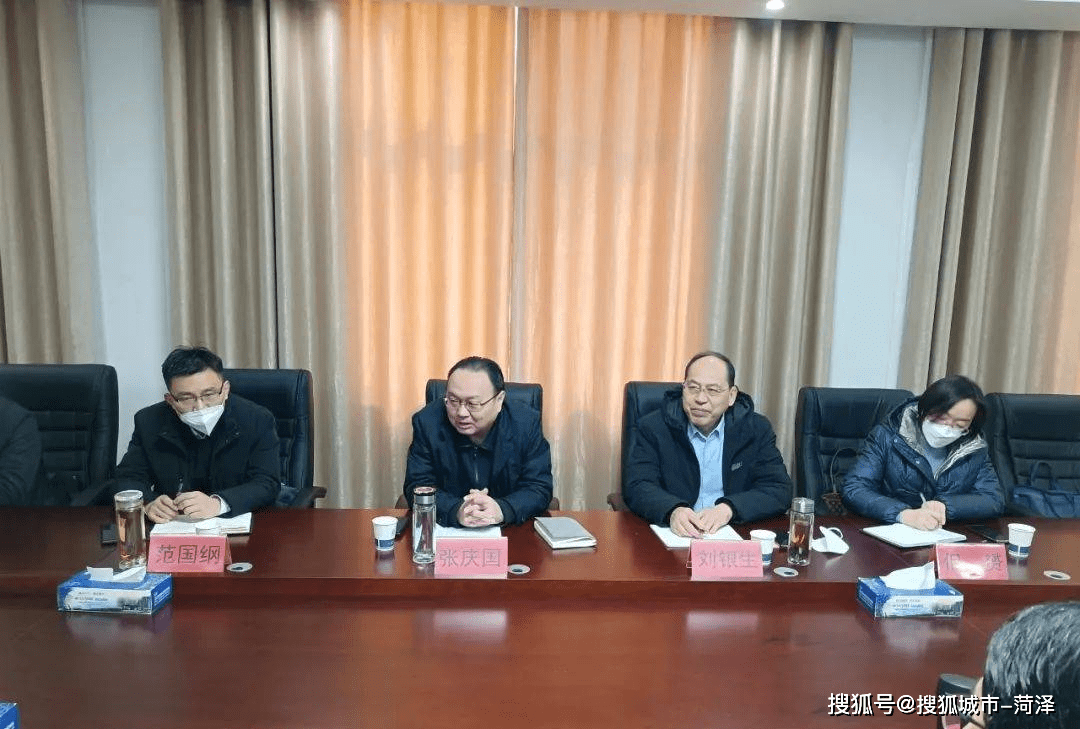 张庆国一行来到巨野县柳林镇刘楼社区困难老党员,群众家中,为他们送去
