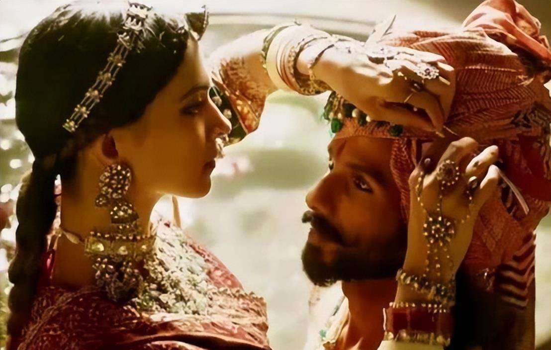 泰姬陵背后的惨剧:泰姬19年连生14个孩子,油尽灯枯死在了产床上_贾汗