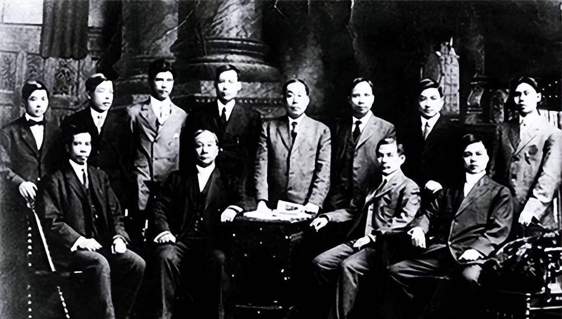 后来以洪门大哥的身份到美国波士顿进行革命募捐,美国"洪门大哥"