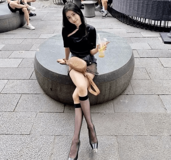 不太受欢迎可惜她跟景甜都属于甜美类型的她演的霍秀秀还不错《怒海潜