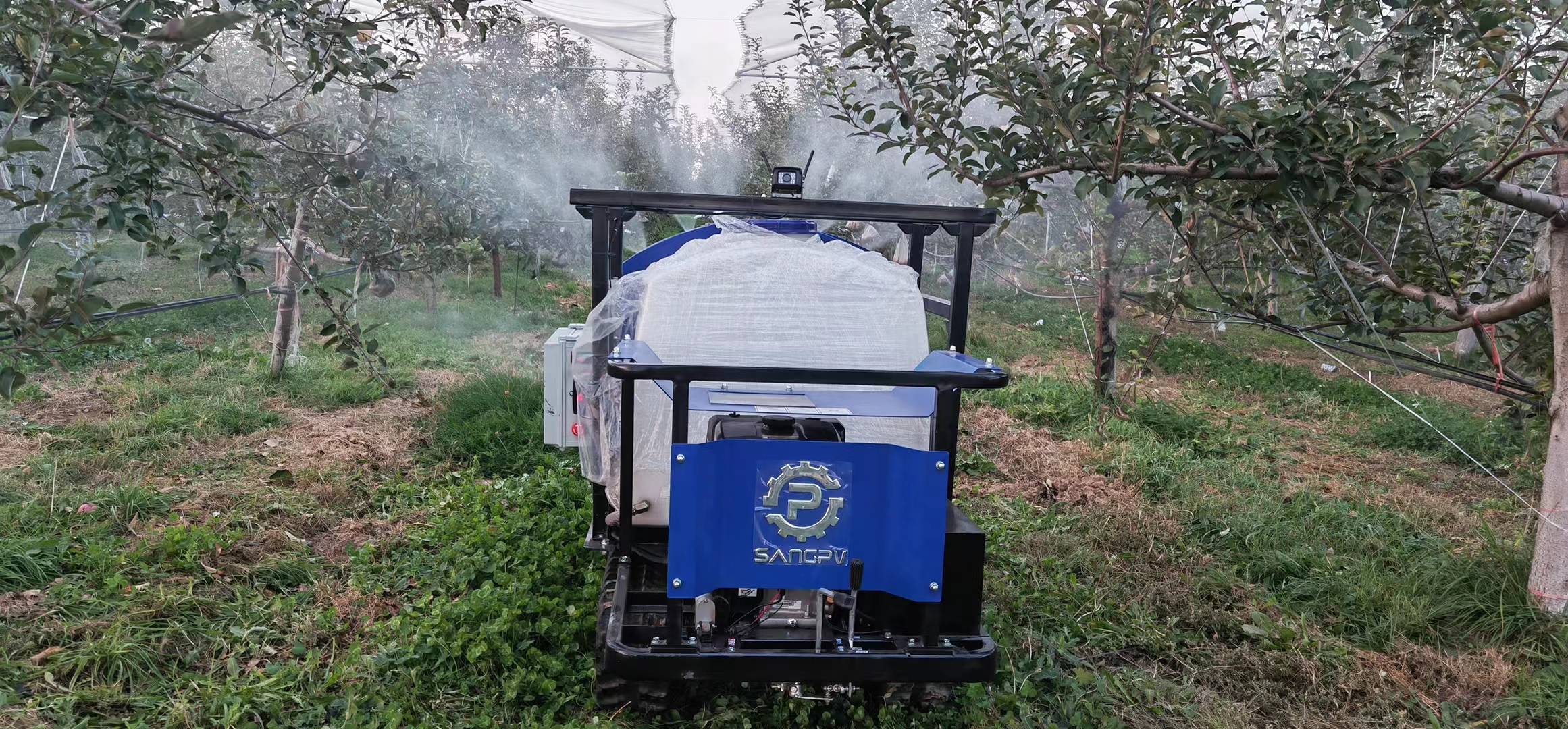 送风式喷雾机果园履带遥控双动力打药机更加适合雨后进入果园打药作业