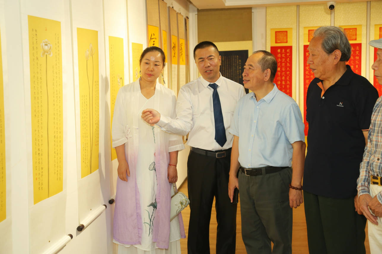 "丽月春风"文祥,文姝伉俪书画艺术展在三亚嘉宝古玩城盛大开展_霍文