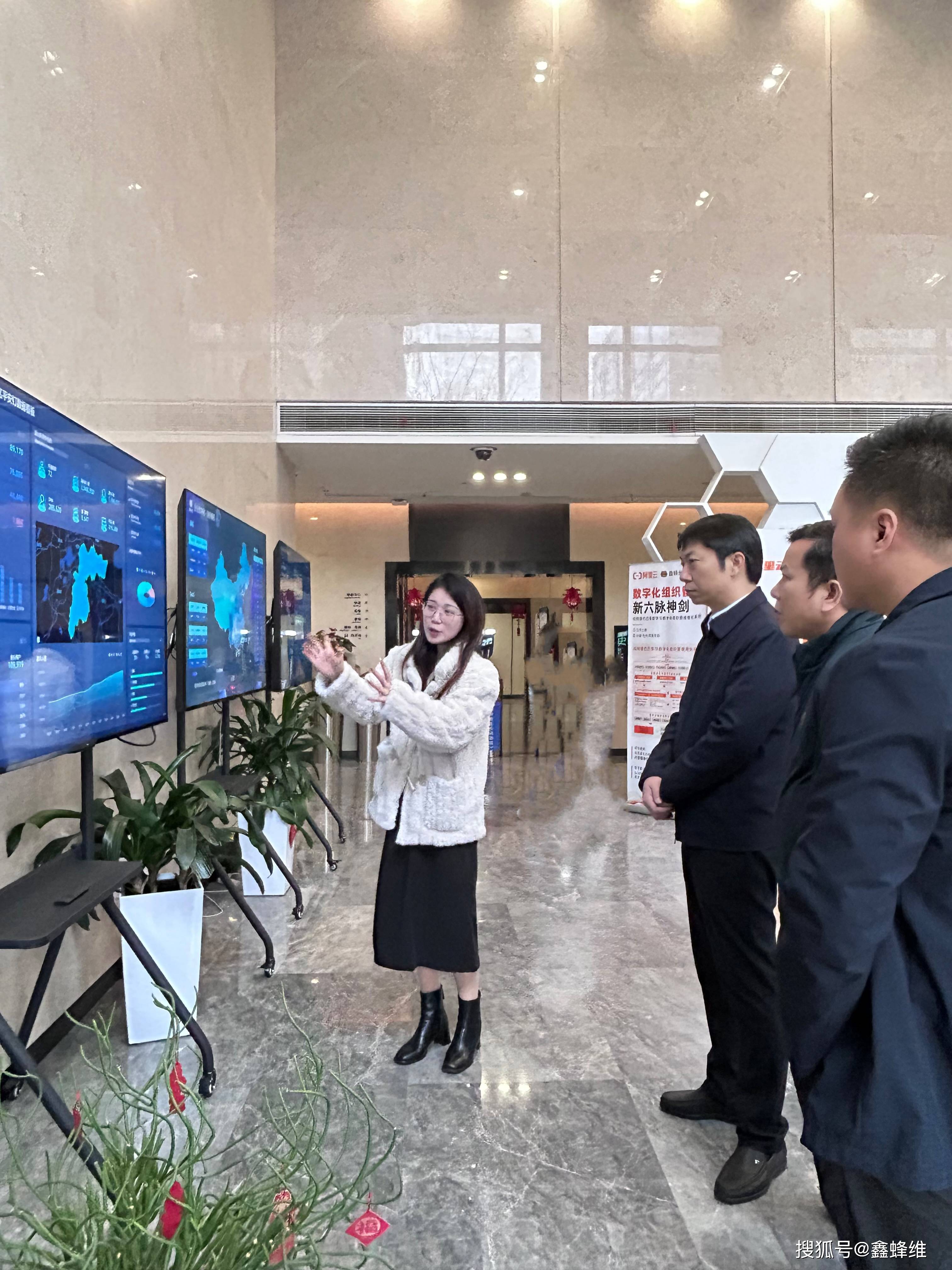 江西省赣州市赣县区委副书记,区长刘文彦一行走访鑫蜂维!