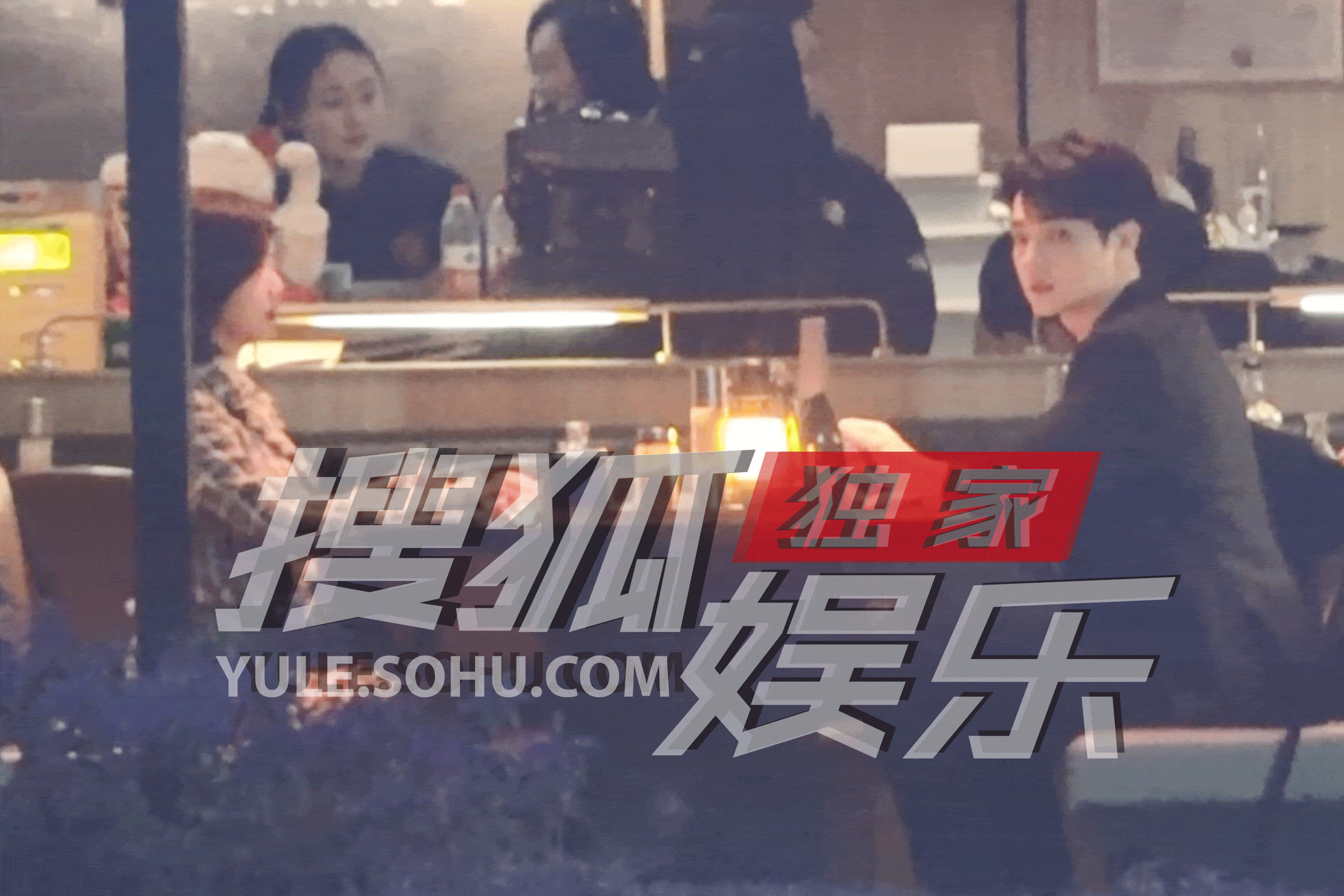 许凯谭松韵新剧开拍 餐桌前两人看上去都有点拘谨-搜狐大视野-搜狐新闻
