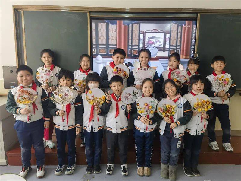 青岛同安路小学组织”劳动教育“开学第一课 (图8)