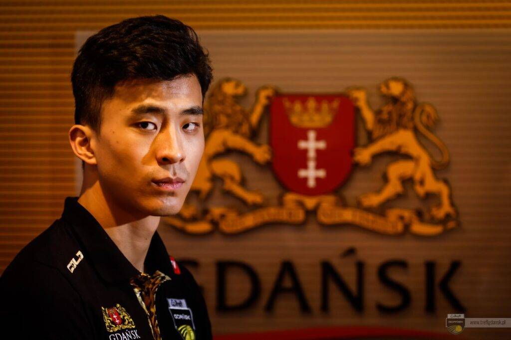 张景胤！小太阳波兰格但斯克俱乐部新闻发布会帅图搜狐大视野搜狐新闻