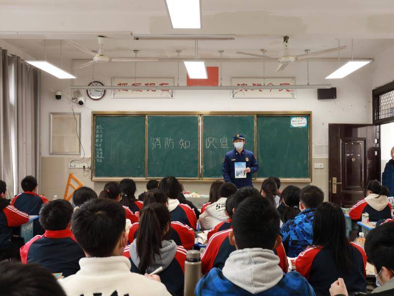 "期间,大队宣传员先后深入古楼小学,花湖实验学校,鄂州市第五中学等20