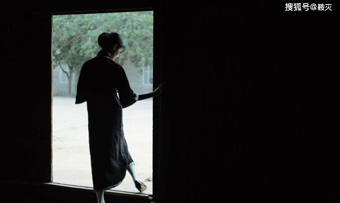 艾米国风汉服照,艺术氛围浓厚-搜狐大视野-搜狐新闻