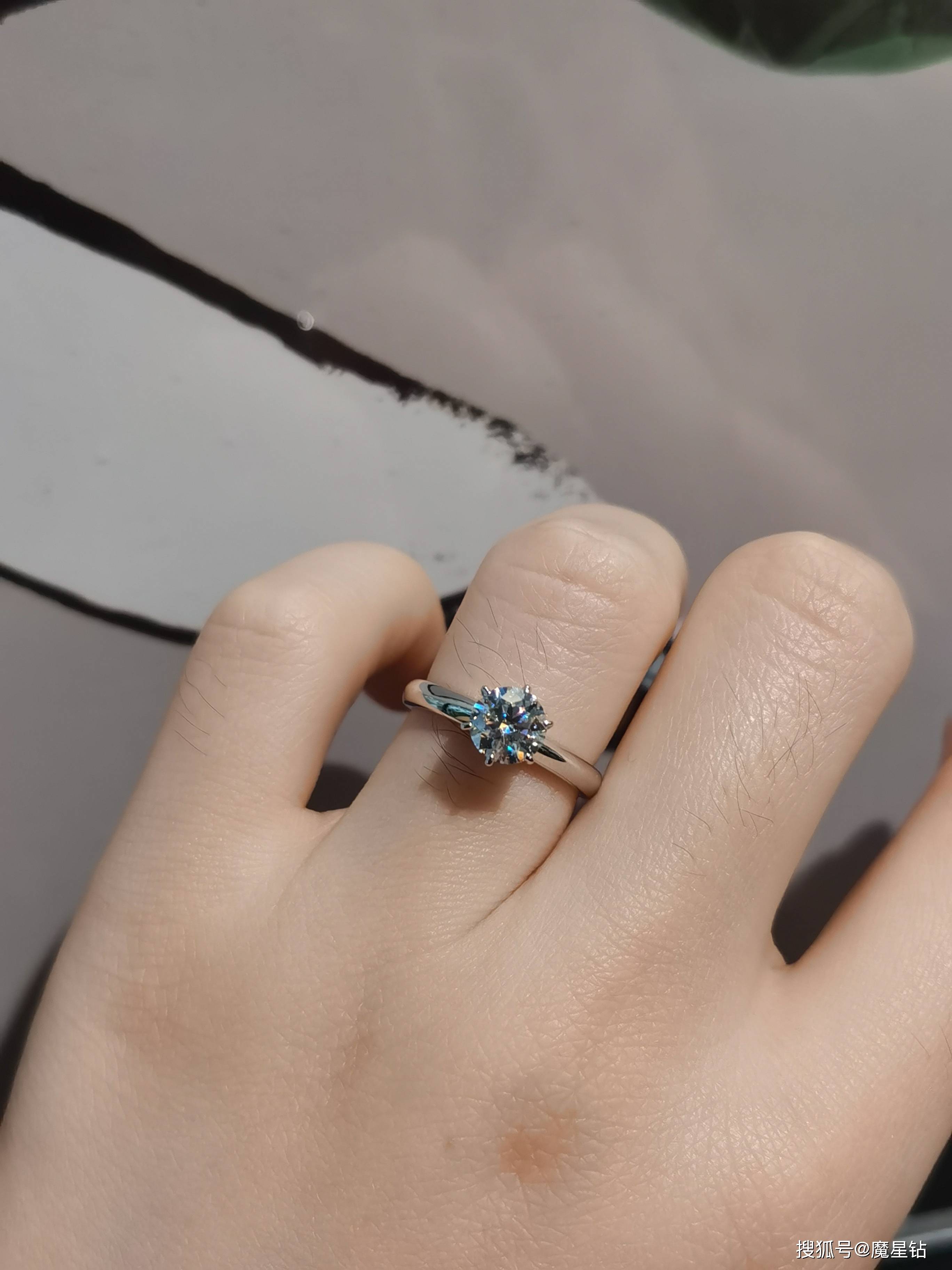 莫桑钻多少钱一克拉