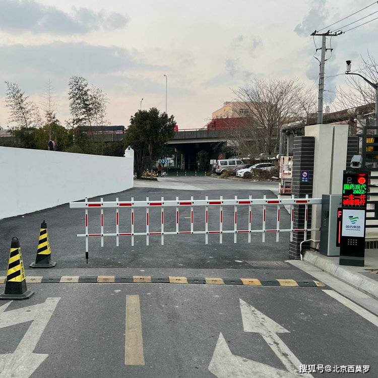 大门车辆识别道闸升降杆闸门如何选择_搜狐汽车_搜狐网