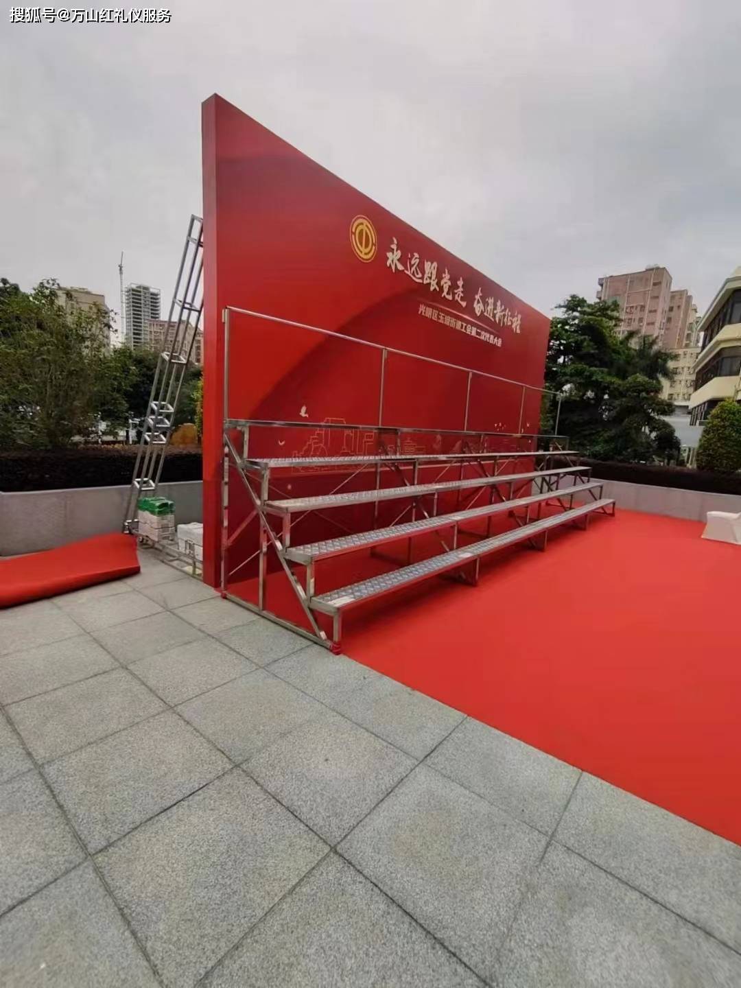 合影站架照相梯子合影架子 合影站架照相阶梯由来_集体照_产品_台阶