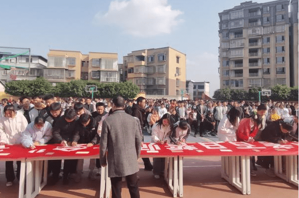 威远县镇西中学召开"中考百日誓师"大会_初三_家长_刘涛