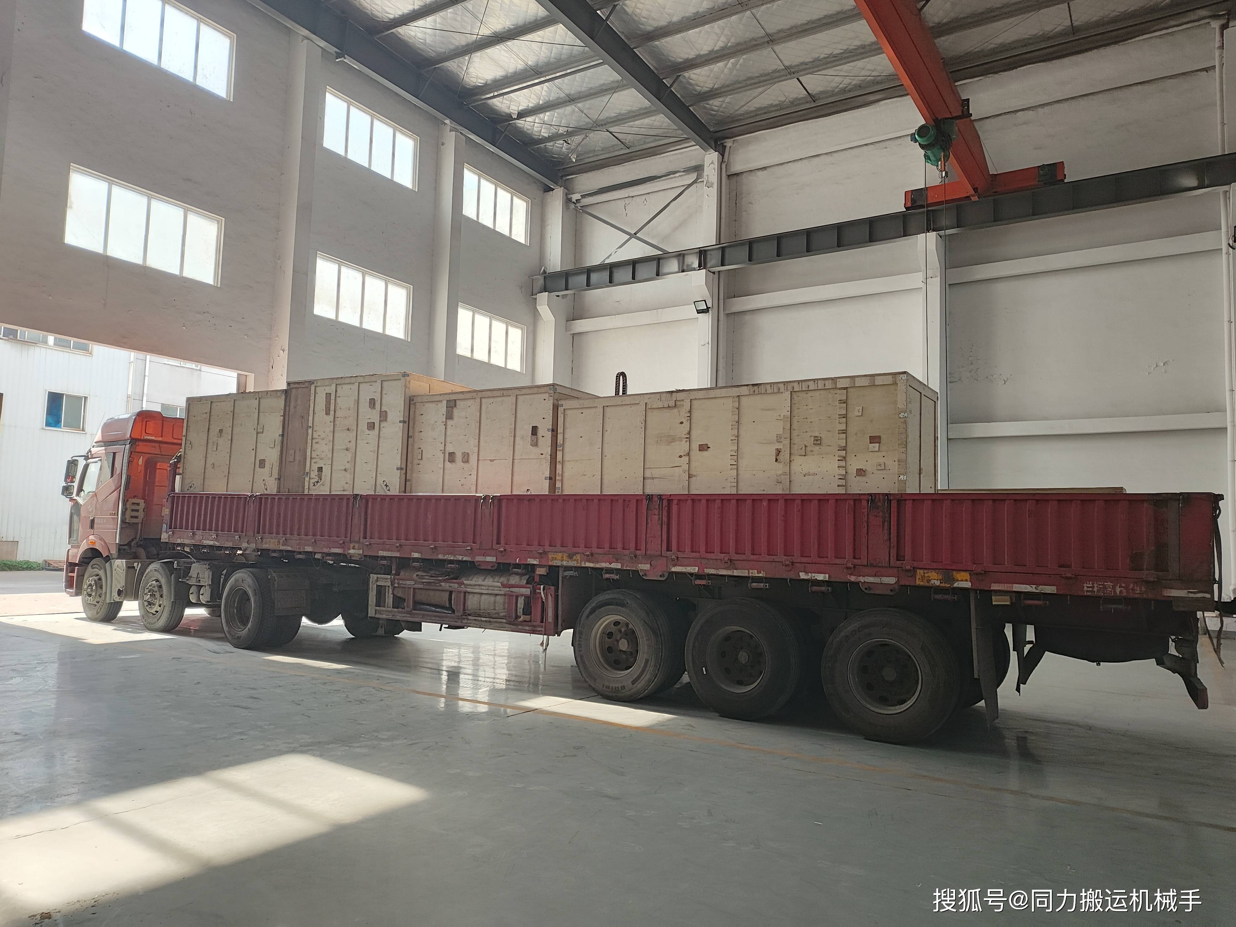 桁架式悬挂吸盘助力机械手打包发货现场实拍