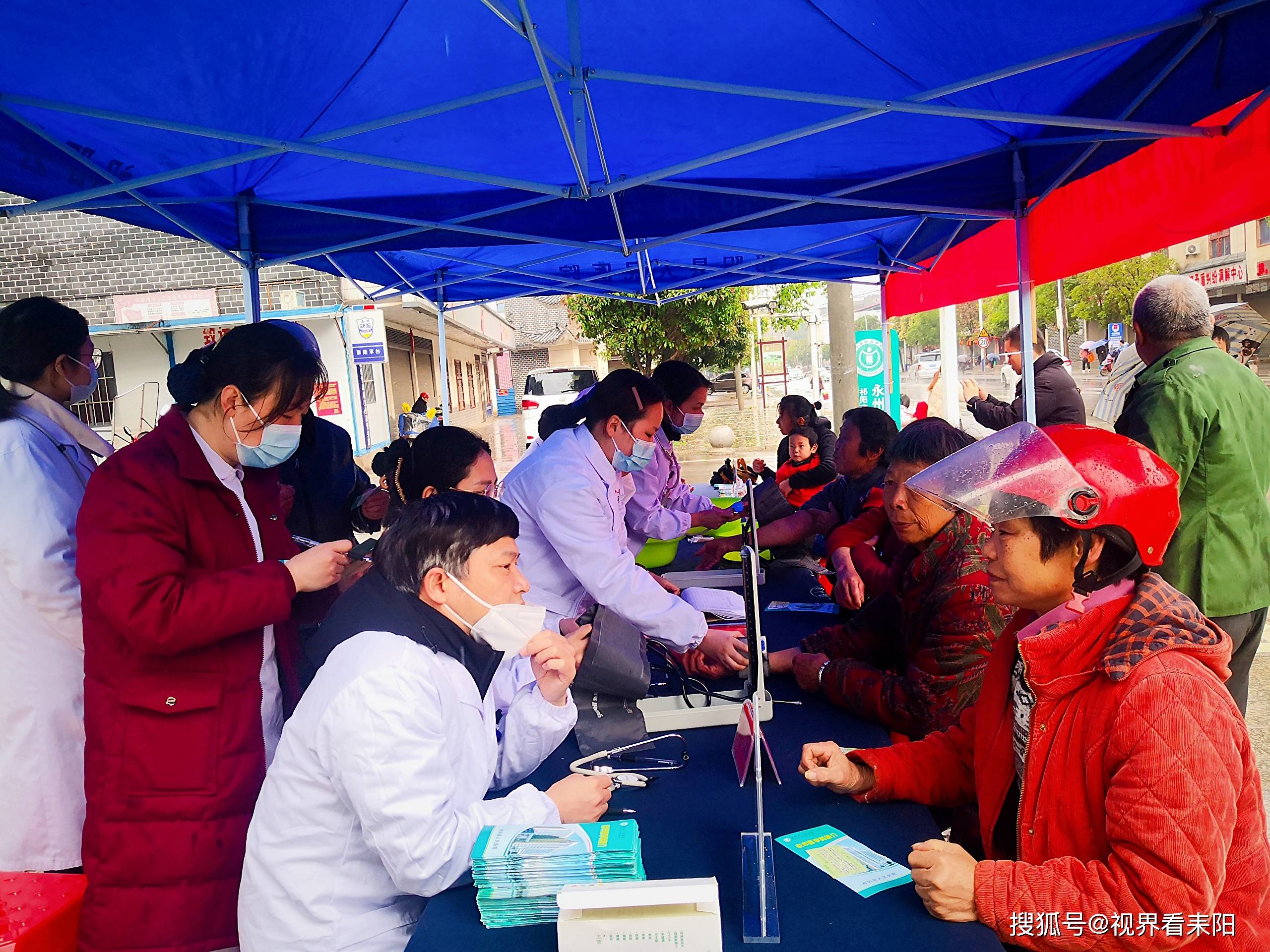 观音滩镇中心卫生院联合市人民医院开展义诊活动_服务_群众_进行