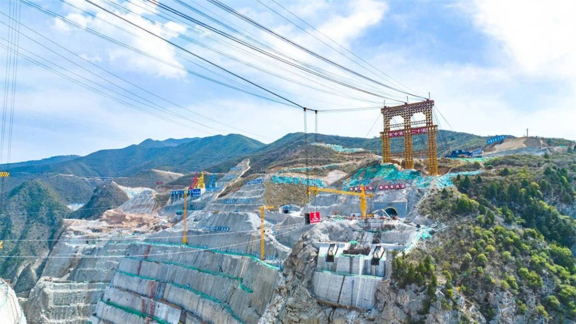 东庄水利枢纽泾河大桥开始吊装拼接,届时礼泉叱干镇至淳化车坞镇只需