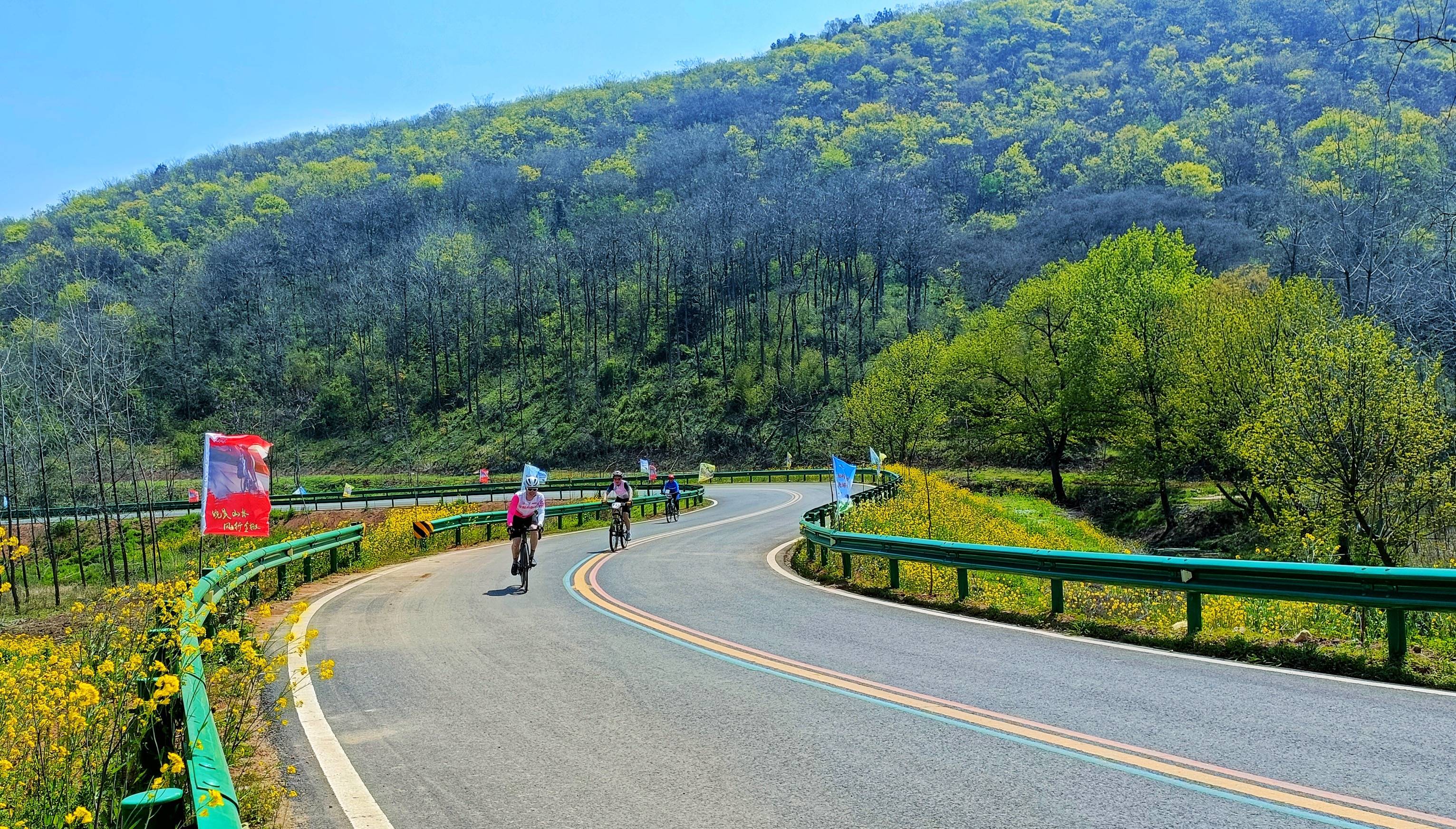 江淮分水岭风景道图片