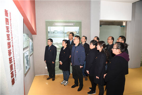 淮安分公司党员重温入党誓词 缅怀革命先烈(图3)