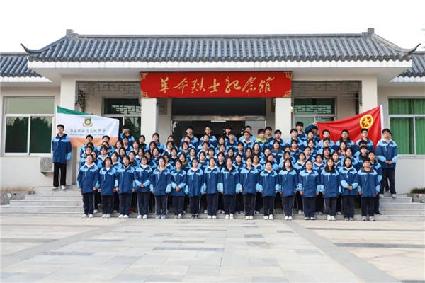 淮安市新马高中清明组织祭扫烈士墓活动 (图6)
