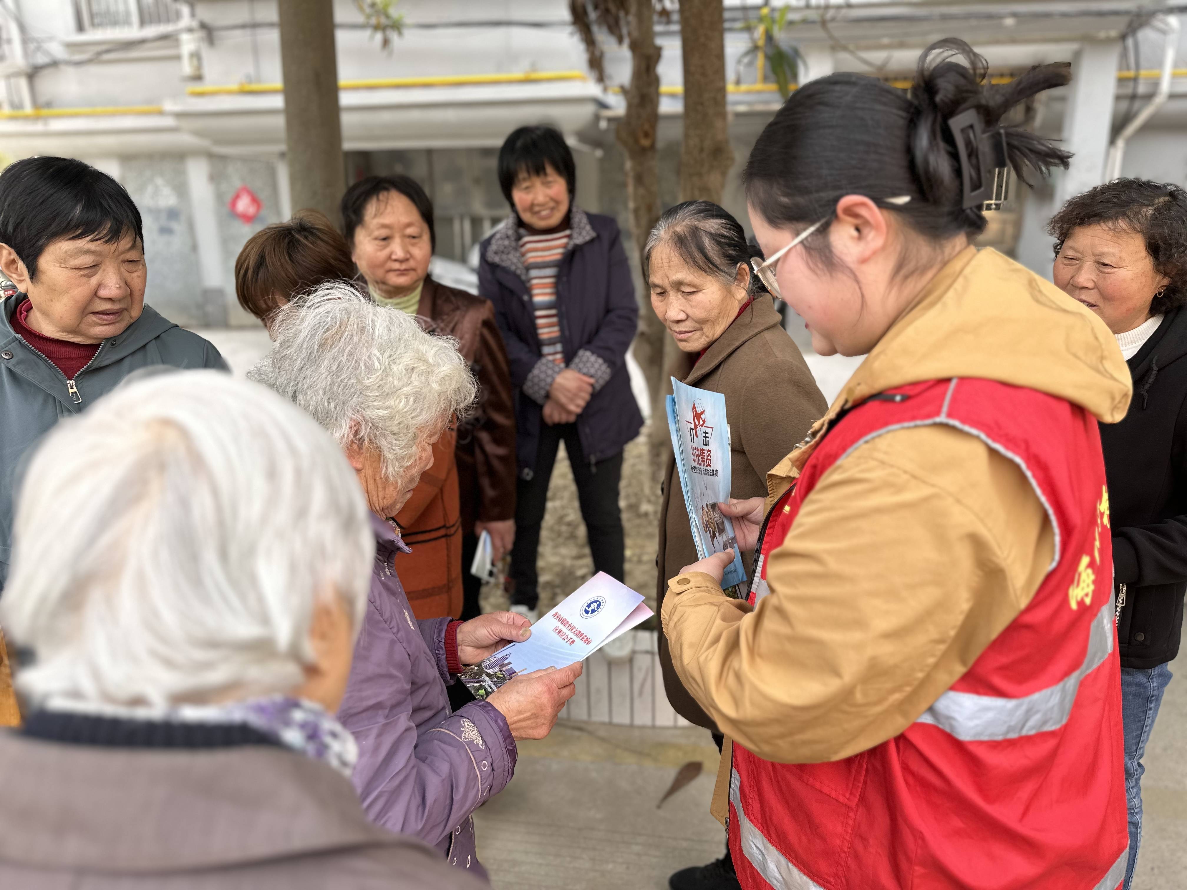 海安街道新宁社区:便民服务进社区 理论宣讲润心田_居民_群众_活动室