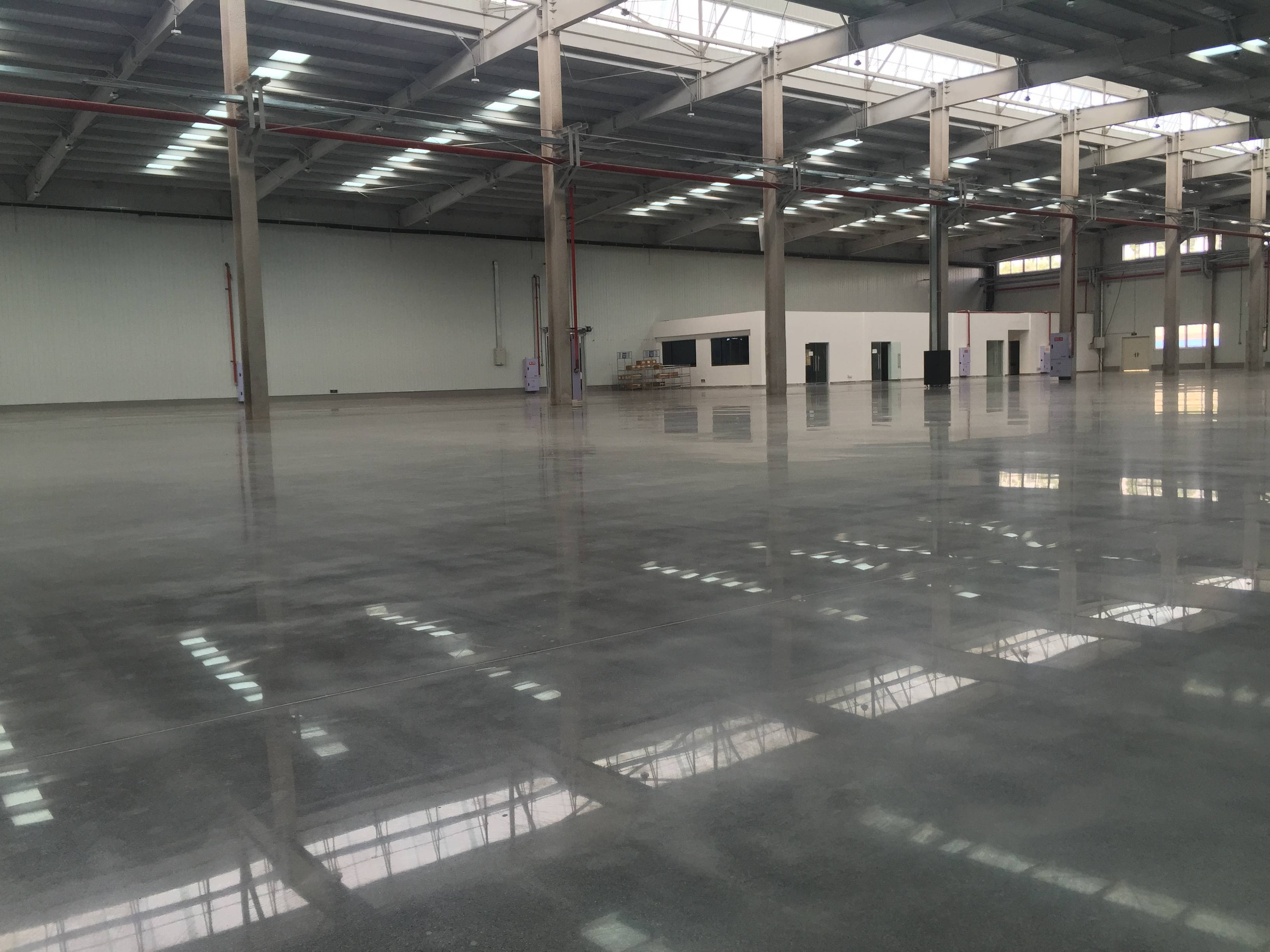 环氧地坪漆：现代工业空间的守护者