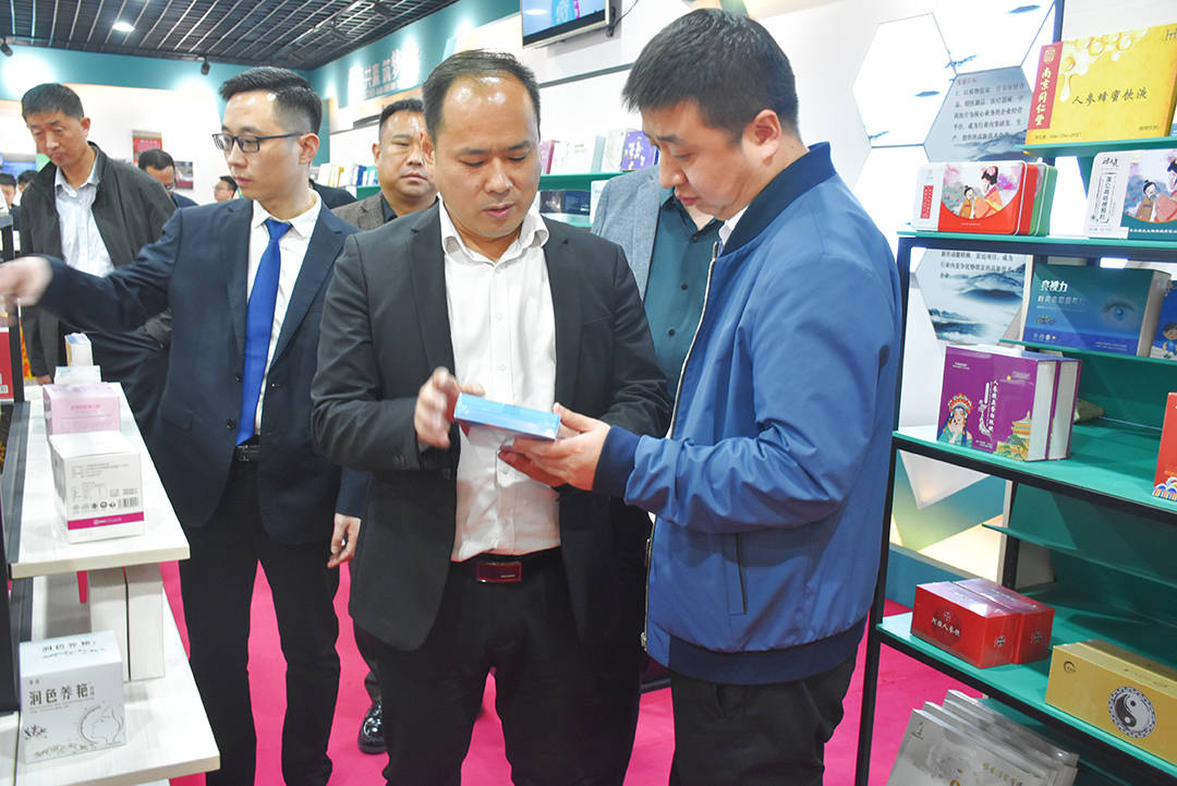 总经理张志超陪同参观剂型展厅巨鹿县县委常委,统战部部长石超一行