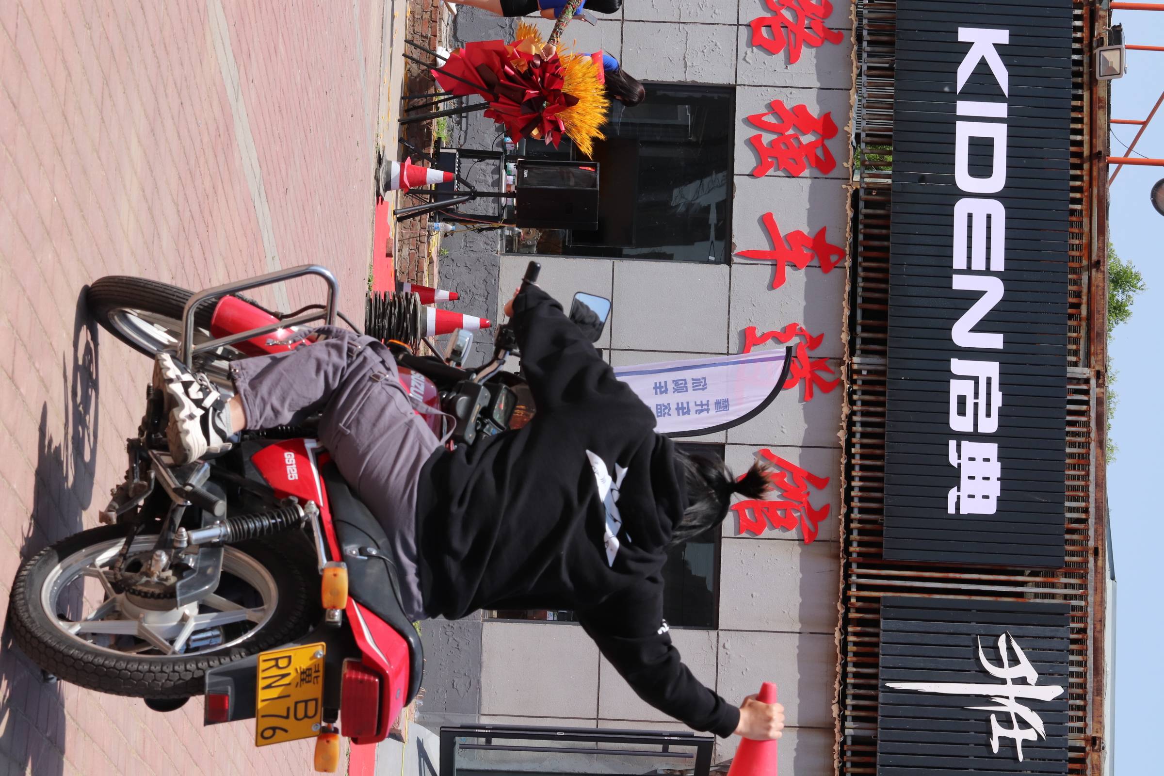 接下来,大家可能一下活动现场:如果车友们需要摩托车的维修保养,鉴定