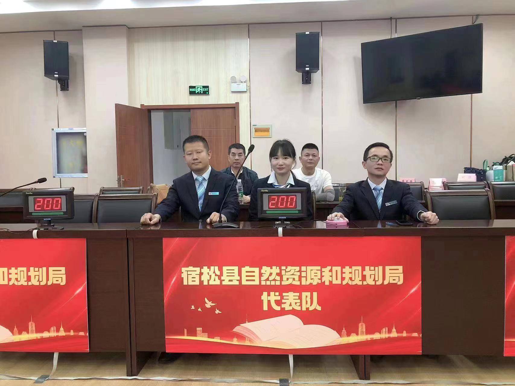 为做到事事有回音,件件有着落,资规局专门成立"小汪帮办",为群众企业