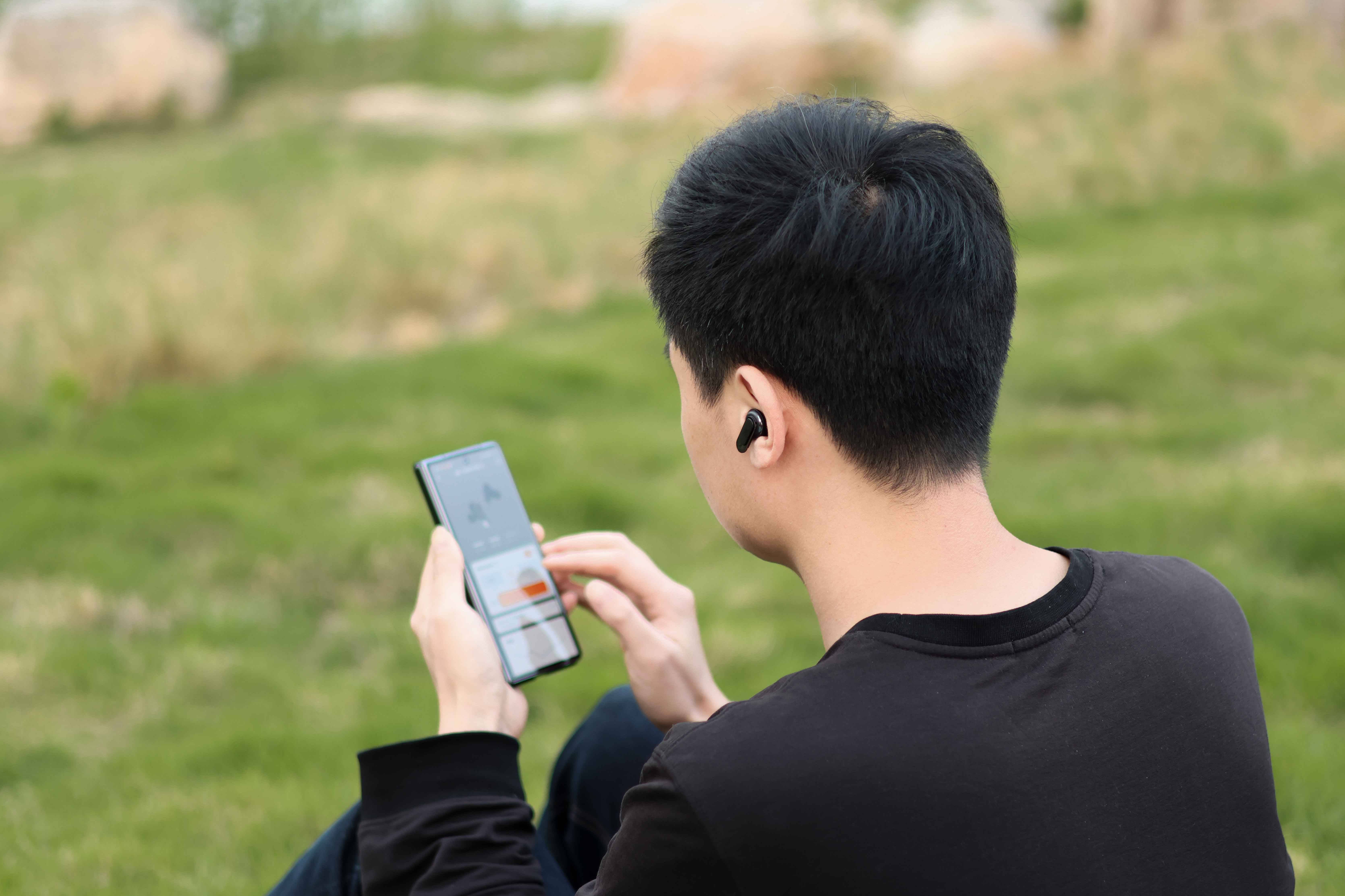 带屏幕的静噪蓝牙耳机,jbl tour pro2评测,专业音效解锁多样玩法_方面