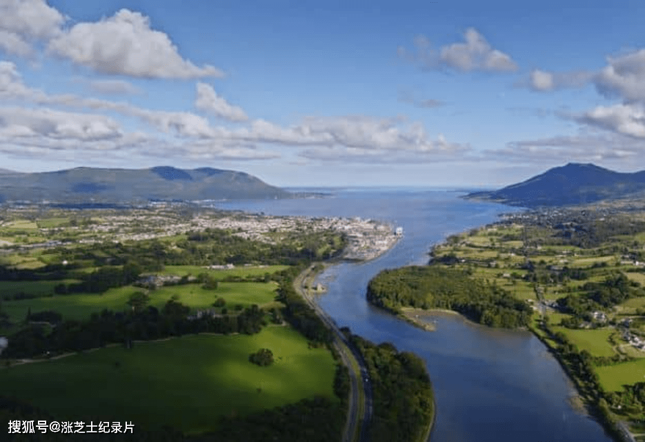 9192-Ch5纪录片《爱尔兰海岸 Adrian Dunbar’s Coastal Ireland 2021》第一季全2集 英语中英双字 官方纯净版 1080P/MKV/2.018G 爱尔兰海岸