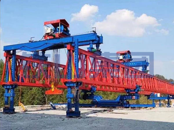 河南铁山起重设计的自平衡架桥机,满足工程建设高质量高速度完工_施工