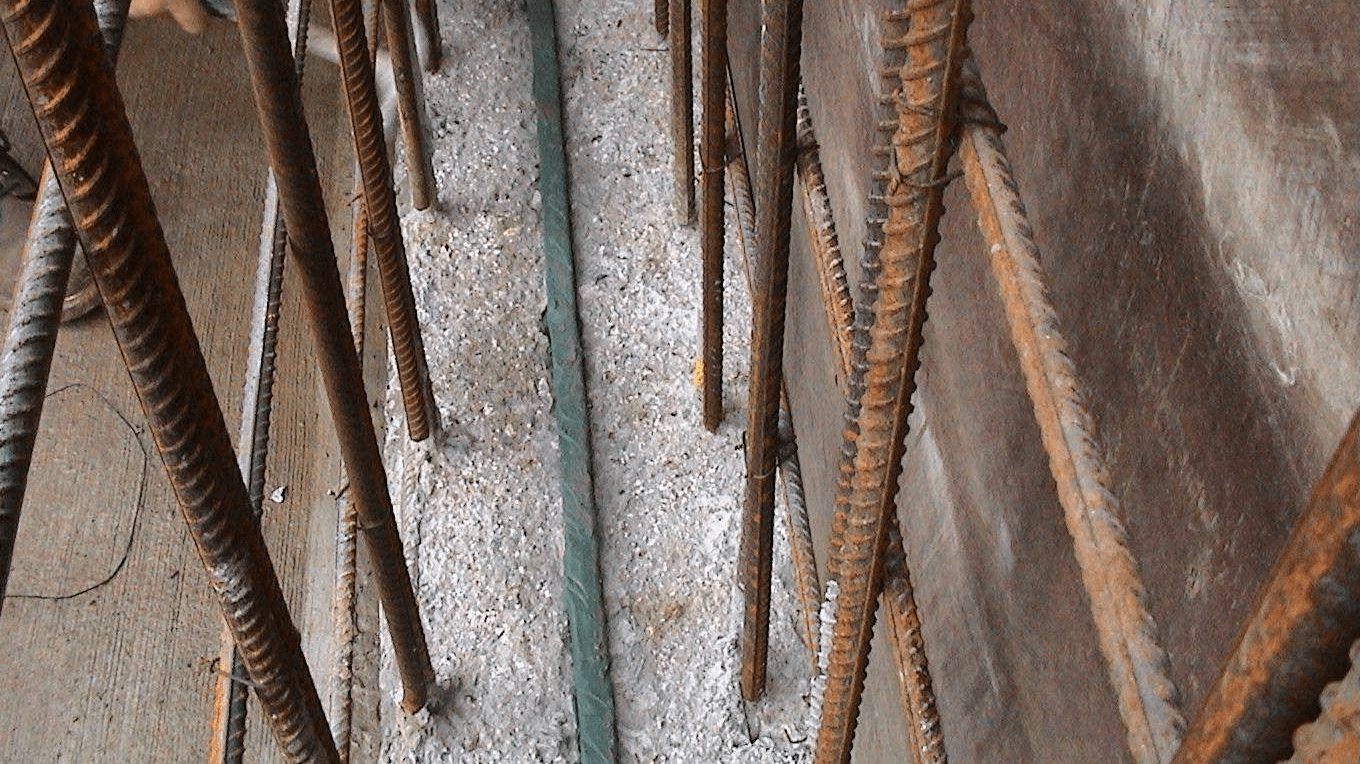 预留膨胀止水条定位凹槽法