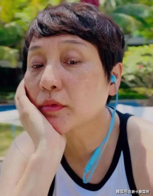 54岁"黄蓉"孔琳素颜近照曝光,容貌憔悴变化大,网友直呼认不出