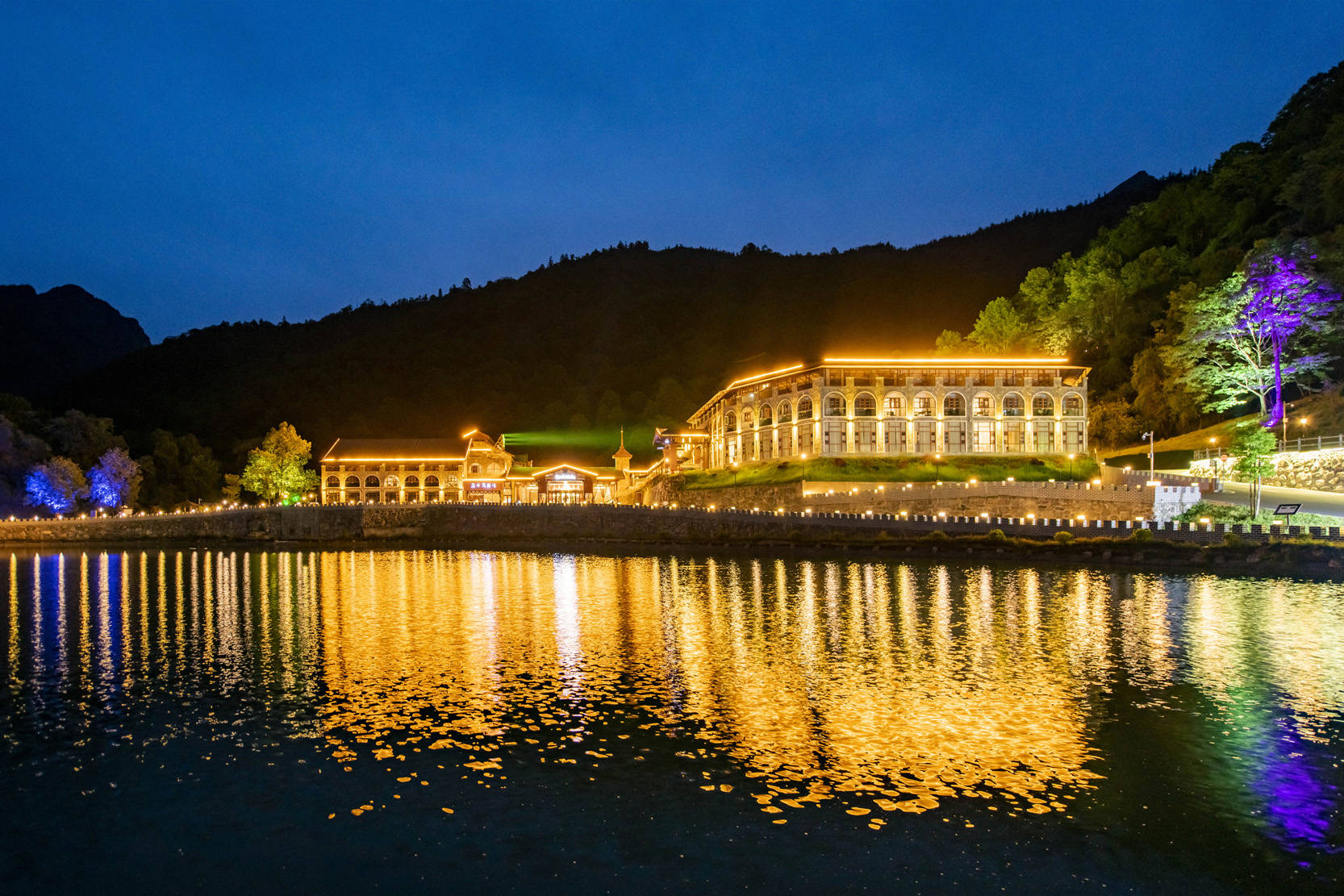 雅安天全喇叭河风景区蓝水晶景点夜景迷人