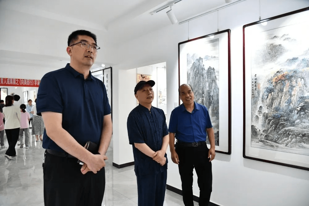 子校举行教育放生育人成果之《向美而行》李海民国画展_美育_师生
